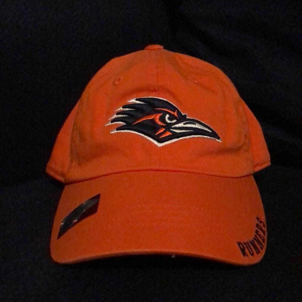 University of Texas at San Antonio runners hat